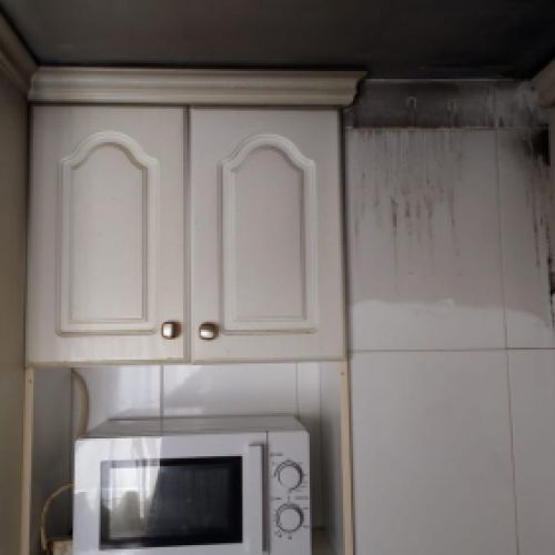 Mueble alto de cocina con hollín